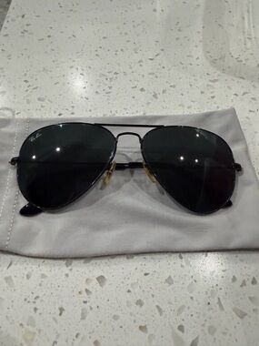 Ray-Ban Aviator Sunglasses in Black
